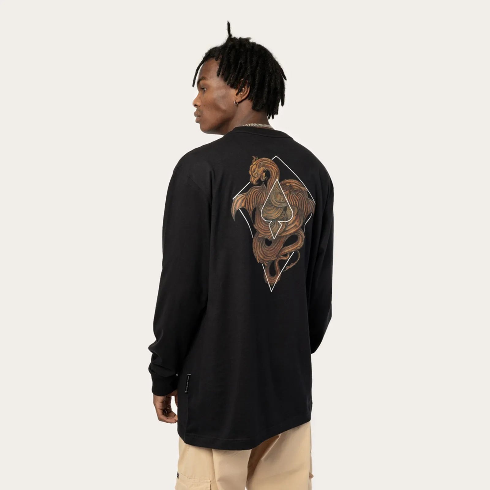 Camiseta Regular Manga Longa MCD Leviathan Pipa