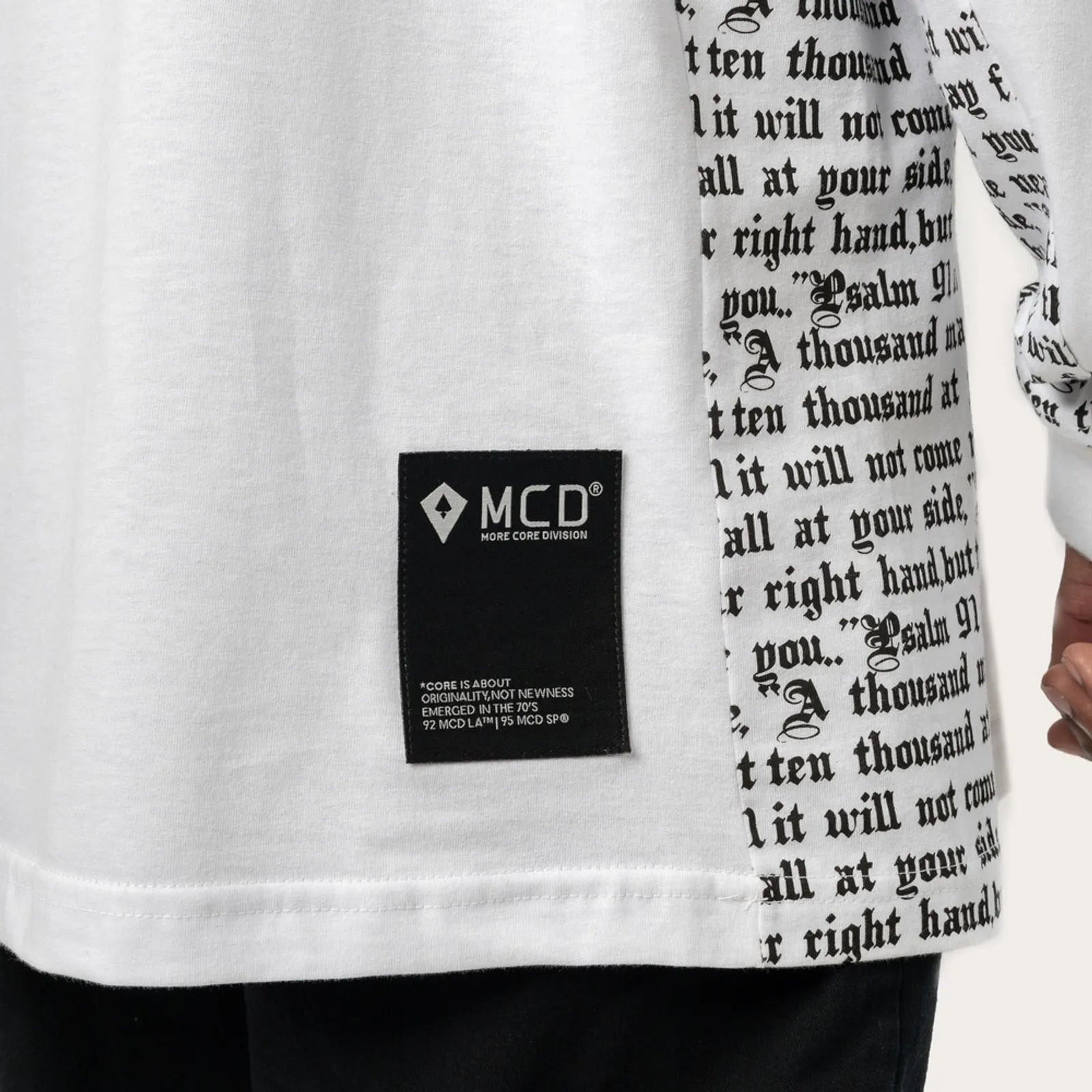 Camiseta Especial Manga Longa Box Fit MCD Salmos