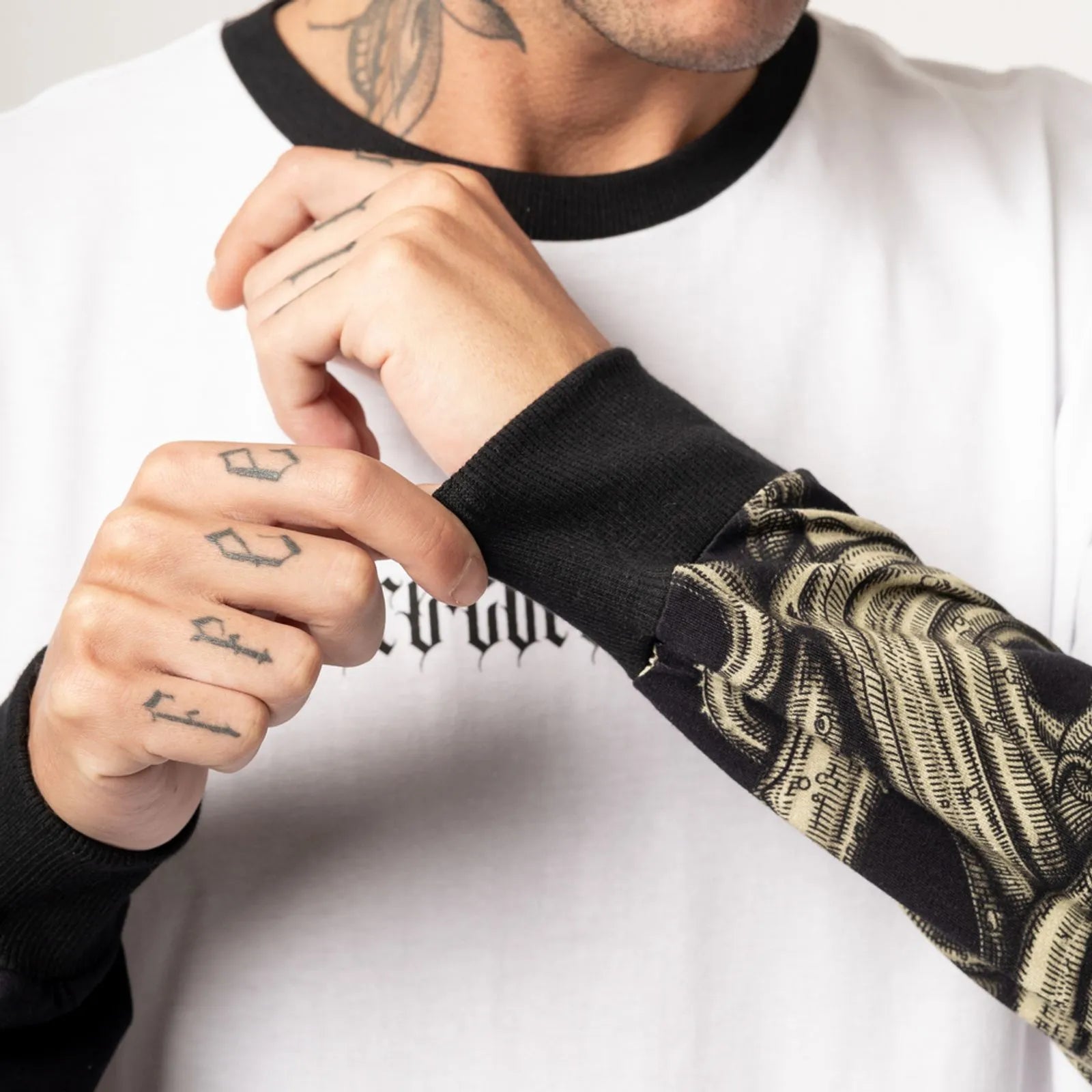 Camiseta Especial Manga Longa MCD Leviathan