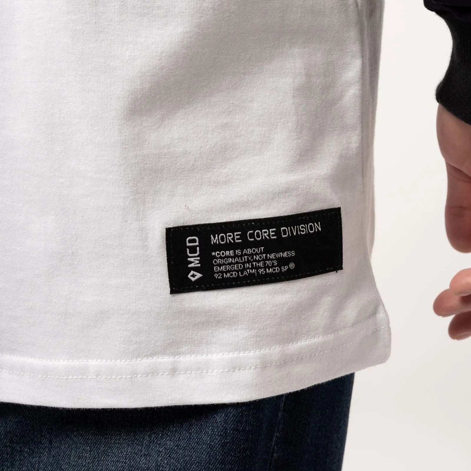 Camiseta Especial Manga Longa MCD Leviathan