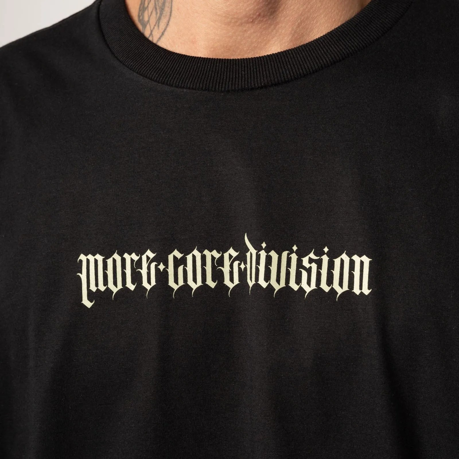 Camiseta Especial Manga Longa MCD Leviathan