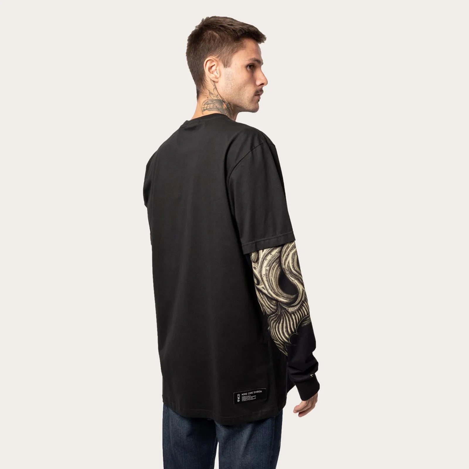 Camiseta Especial Manga Longa MCD Leviathan