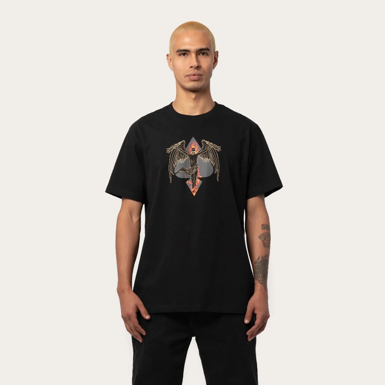 Camiseta Regular MCD - Anjo Fogo Espada