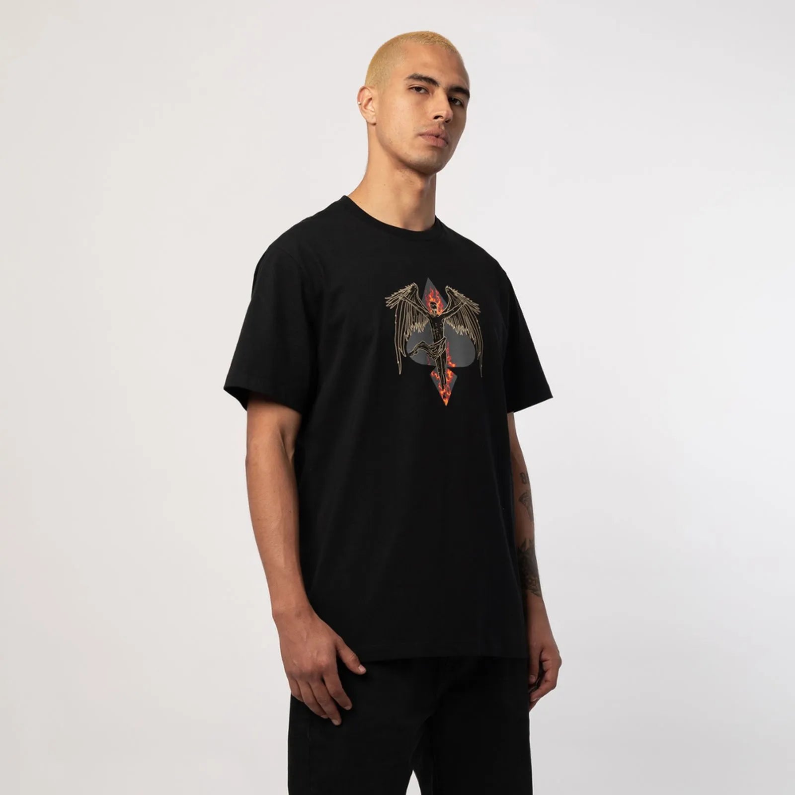 Camiseta Regular MCD - Anjo Fogo Espada