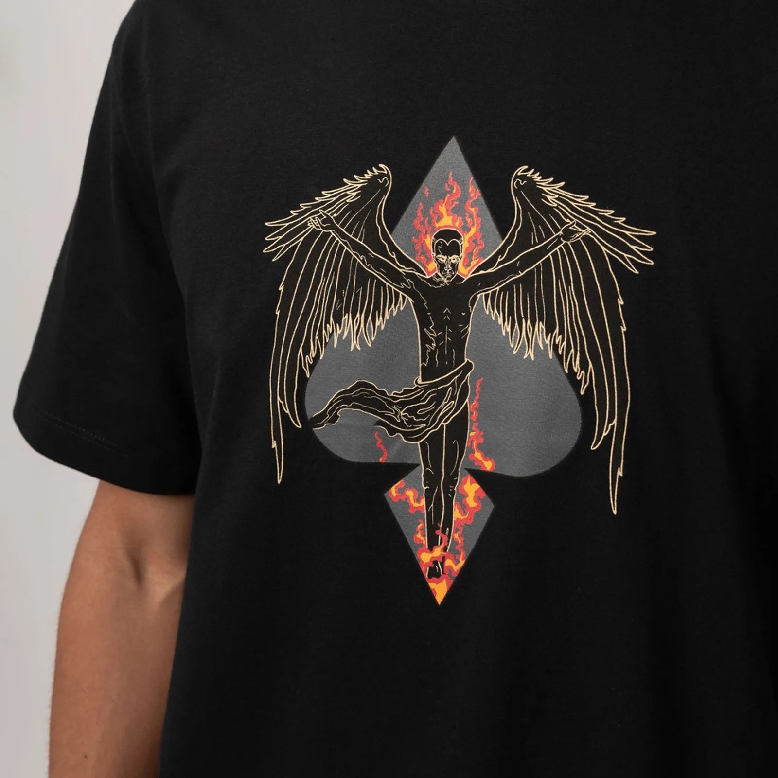 Camiseta Regular MCD - Anjo Fogo Espada