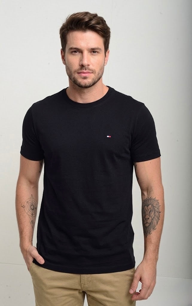 Camiseta Clássica gola C Tommy Jeans - Preta
