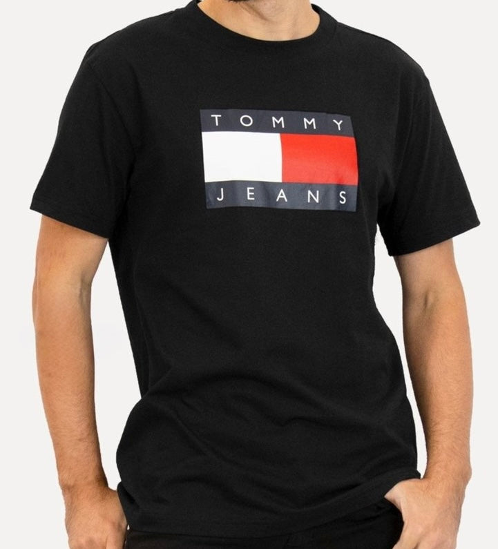 Camiseta Tommy Jeans Regular Skate Flag - Preto