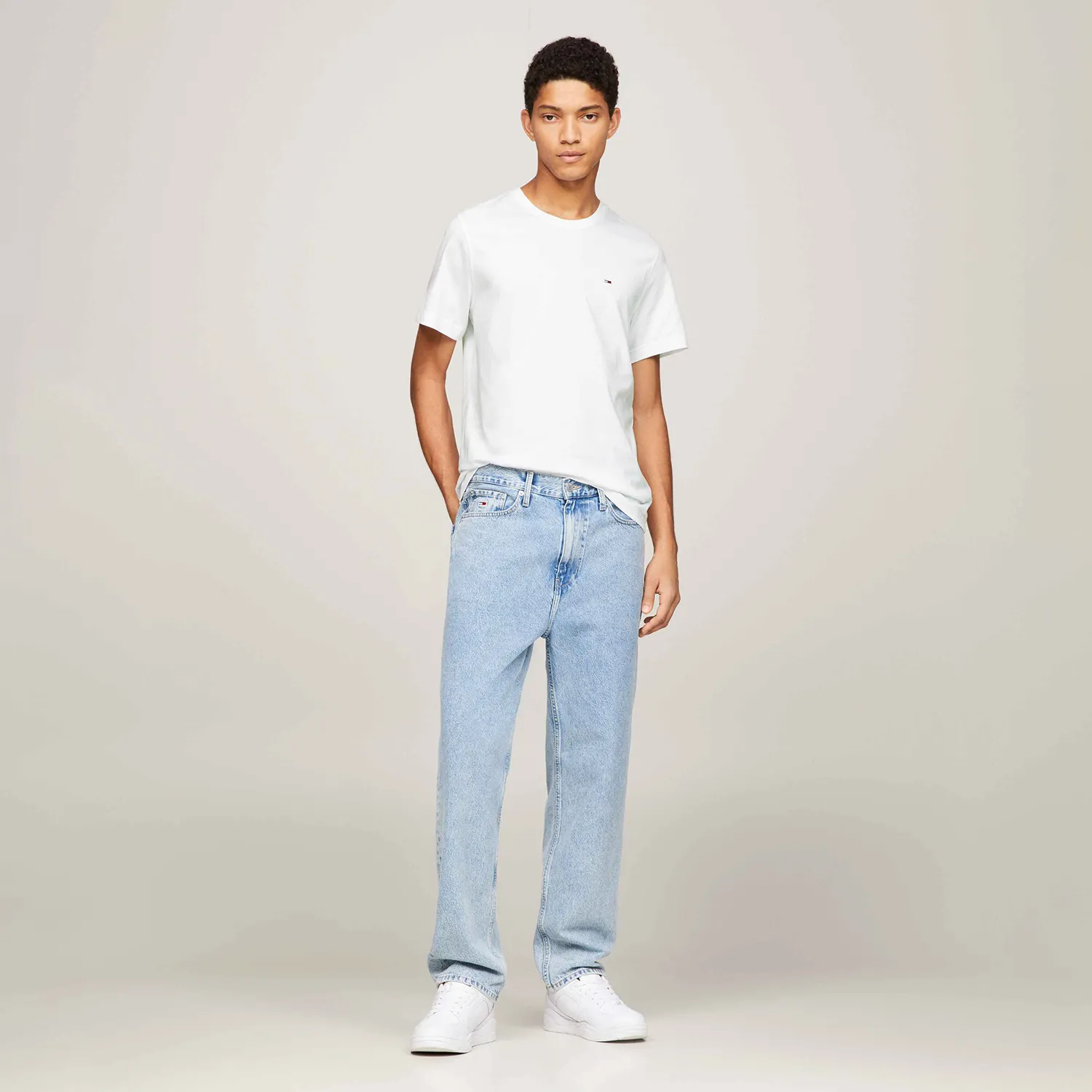 CAMISETA CLÁSSICA GOLA C TOMMY JEANS - Branca