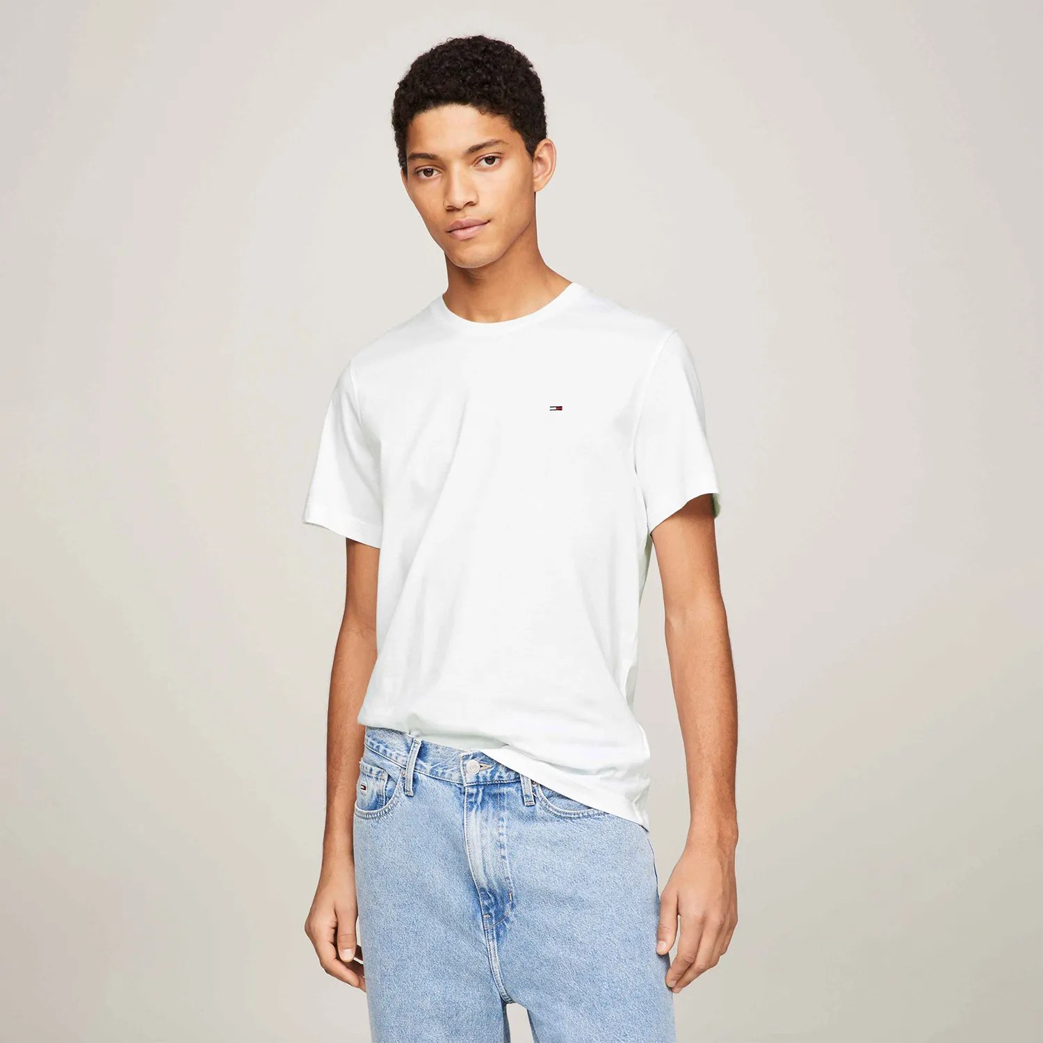 CAMISETA CLÁSSICA GOLA C TOMMY JEANS - Branca